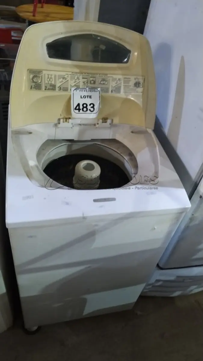 LOTE 483 - 01 MÁQUINA DE LAVAR 220V 5KG MARCA BRASTEMP. (NO ESTADO) ATENÇÃO! FAZER A VISITAÇÃO ANTES DE ARREMATAR, NÃO SABEMOS SE FUNCIONA, LEILÃO NÃO TEM GARANTIA E NEM DEVOLUÇÃO, SUJEITO A POSSÍVEIS AVARIAS VISÍVEIS/OCULTAS E/OU AUSÊNCIA DE COMPONENTES.