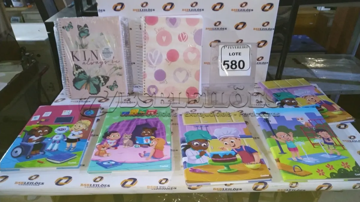 LOTE 580 - 08 CADERNOS ESCOLARES. (NO ESTADO) ATENÇÃO! FAZER A VISITAÇÃO ANTES DE ARREMATAR, NÃO SABEMOS SE FUNCIONA, LEILÃO NÃO TEM GARANTIA E NEM DEVOLUÇÃO, SUJEITO A POSSÍVEIS AVARIAS VISÍVEIS/OCULTAS E/OU AUSÊNCIA DE COMPONENTES.