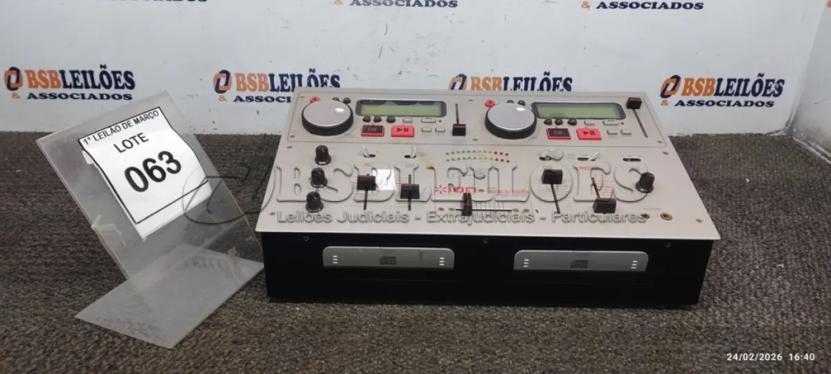 LOTE 063 - 01 ESTAÇÃO DJ DIGITAL MODELO ICDO2K MARCA ION. (NO ESTADO) ATENÇÃO! FAZER A VISITAÇÃO ANTES DE ARREMATAR, NÃO SABEMOS SE FUNCIONA, LEILÃO NÃO TEM GARANTIA E NEM DEVOLUÇÃO, SUJEITO A POSSÍVEIS AVARIAS VISÍVEIS/OCULTAS E/OU AUSÊNCIA DE COMPONENTES.