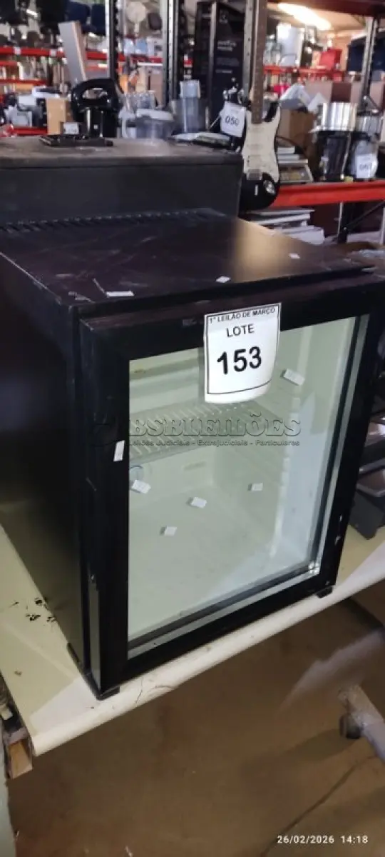 LOTE 153 - 01 FRIGOBAR. (NO ESTADO) ATENÇÃO! FAZER A VISITAÇÃO ANTES DE ARREMATAR, NÃO SABEMOS SE FUNCIONA, LEILÃO NÃO TEM GARANTIA E NEM DEVOLUÇÃO, SUJEITO A POSSÍVEIS AVARIAS VISÍVEIS/OCULTAS E/OU AUSÊNCIA DE COMPONENTES.