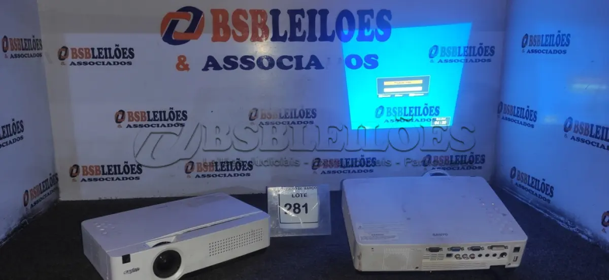 LOTE 281 - 02 PROJETORES MARCA SANYO. (NO ESTADO) ATENÇÃO! FAZER A VISITAÇÃO ANTES DE ARREMATAR, NÃO SABEMOS SE FUNCIONA, LEILÃO NÃO TEM GARANTIA E NEM DEVOLUÇÃO, SUJEITO A POSSÍVEIS AVARIAS VISÍVEIS/OCULTAS E/OU AUSÊNCIA DE COMPONENTES.