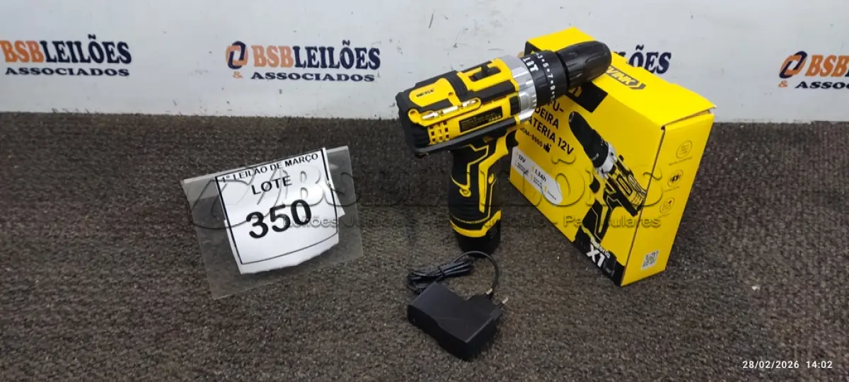 LOTE 350 - 01 PARAFUSADEIRA COM 01 BATEIRA 12V (NOVO). (NO ESTADO) ATENÇÃO! FAZER A VISITAÇÃO ANTES DE ARREMATAR, NÃO SABEMOS SE FUNCIONA, LEILÃO NÃO TEM GARANTIA E NEM DEVOLUÇÃO, SUJEITO A POSSÍVEIS AVARIAS VISÍVEIS/OCULTAS E/OU AUSÊNCIA DE COMPONENTES.