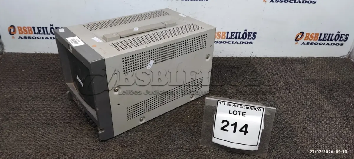 LOTE 214 - 01 MINI TV PORTATIL MARCA TRINITRON MARCA SONY. (NO ESTADO) ATENÇÃO! FAZER A VISITAÇÃO ANTES DE ARREMATAR, NÃO SABEMOS SE FUNCIONA, LEILÃO NÃO TEM GARANTIA E NEM DEVOLUÇÃO, SUJEITO A POSSÍVEIS AVARIAS VISÍVEIS/OCULTAS E/OU AUSÊNCIA DE COMPONENTES.