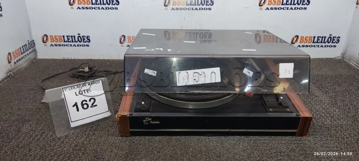 LOTE 162 - 01 TOCA-DISCOS VINTAGE MARCA SANSUI. (NO ESTADO) ATENÇÃO! FAZER A VISITAÇÃO ANTES DE ARREMATAR, NÃO SABEMOS SE FUNCIONA, LEILÃO NÃO TEM GARANTIA E NEM DEVOLUÇÃO, SUJEITO A POSSÍVEIS AVARIAS VISÍVEIS/OCULTAS E/OU AUSÊNCIA DE COMPONENTES.