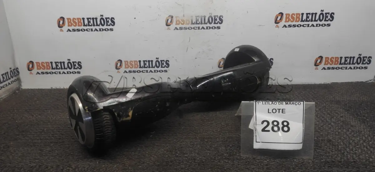 LOTE 288 - 01 HOVERBOARD. (NO ESTADO) ATENÇÃO! FAZER A VISITAÇÃO ANTES DE ARREMATAR, NÃO SABEMOS SE FUNCIONA, LEILÃO NÃO TEM GARANTIA E NEM DEVOLUÇÃO, SUJEITO A POSSÍVEIS AVARIAS VISÍVEIS/OCULTAS E/OU AUSÊNCIA DE COMPONENTES.
