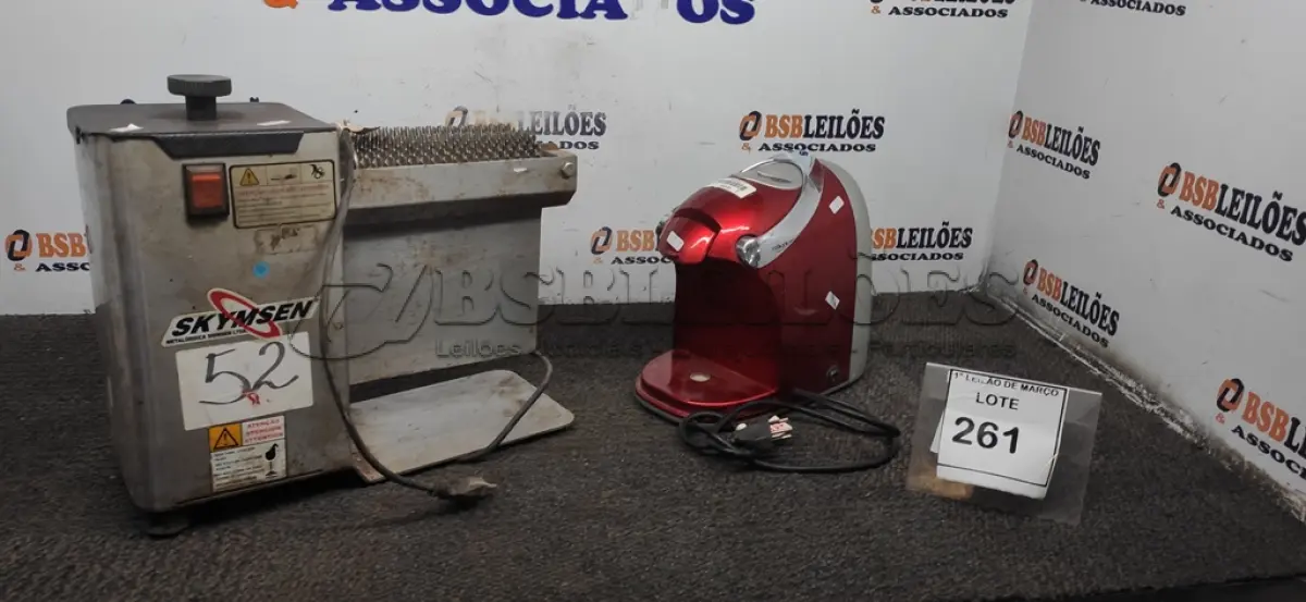 LOTE 261 - 01 MÁQUINA AMACIADORA DE BIFE MARCA SKYMSEN E 01 CAFETEIRA 110V. (NO ESTADO) ATENÇÃO! FAZER A VISITAÇÃO ANTES DE ARREMATAR, NÃO SABEMOS SE FUNCIONA, LEILÃO NÃO TEM GARANTIA E NEM DEVOLUÇÃO, SUJEITO A POSSÍVEIS AVARIAS VISÍVEIS/OCULTAS E/OU AUSÊNCIA DE COMPONENTES.