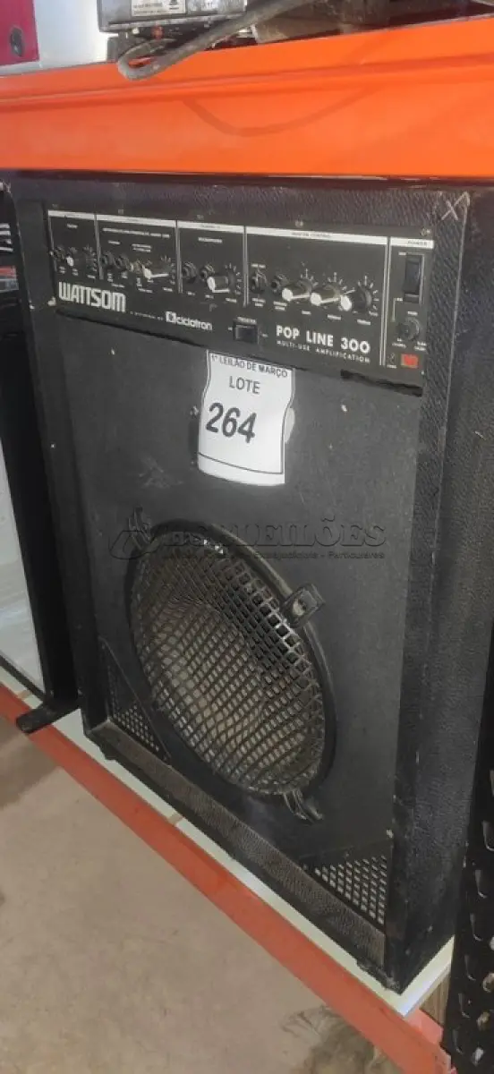 LOTE 264 - 01 BALDE DE TINTA ACRÍLICA INTERIOR DE 18L NA COR FOSCO BRANCO MARCA SUVINIL. (NO ESTADO) ATENÇÃO! FAZER A VISITAÇÃO ANTES DE ARREMATAR, NÃO SABEMOS SE FUNCIONA. LEILÃO NÃO TEM GARANTIA E NEM DEVOLUÇÃO, SUJEITO A POSSÍVEIS AVARIAS VISÍVEIS/OCULTAS E/OU AUSÊNCIA DE COMPONENTES.