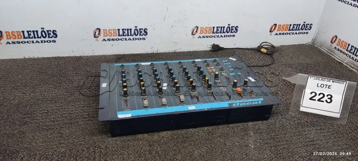 LOTE 223 - 01 MESA DE SOM MODELO OMX6 MARCA ONEAL. (NO ESTADO) ATENÇÃO! FAZER A VISITAÇÃO ANTES DE ARREMATAR, NÃO SABEMOS SE FUNCIONA, LEILÃO NÃO TEM GARANTIA E NEM DEVOLUÇÃO, SUJEITO A POSSÍVEIS AVARIAS VISÍVEIS/OCULTAS E/OU AUSÊNCIA DE COMPONENTES.