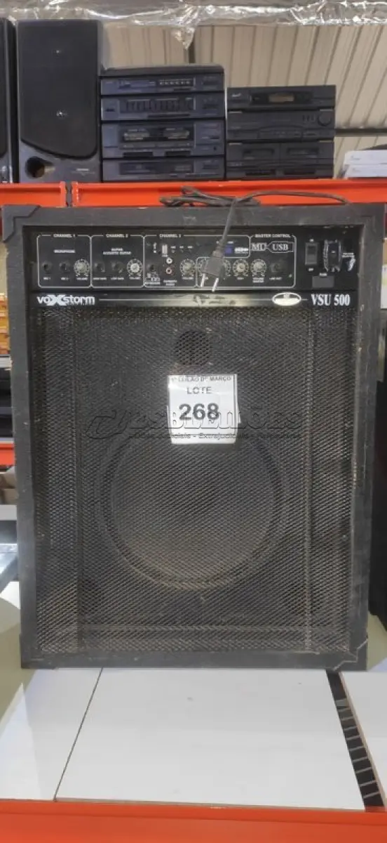 LOTE 268 - 01 CAIXA DE SOM AMPLIFICADORA MARCA VOXSTORM. (NO ESTADO) ATENÇÃO! FAZER A VISITAÇÃO ANTES DE ARREMATAR, NÃO SABEMOS SE FUNCIONA, LEILÃO NÃO TEM GARANTIA E NEM DEVOLUÇÃO, SUJEITO A POSSÍVEIS AVARIAS VISÍVEIS/OCULTAS E/OU AUSÊNCIA DE COMPONENTES.
