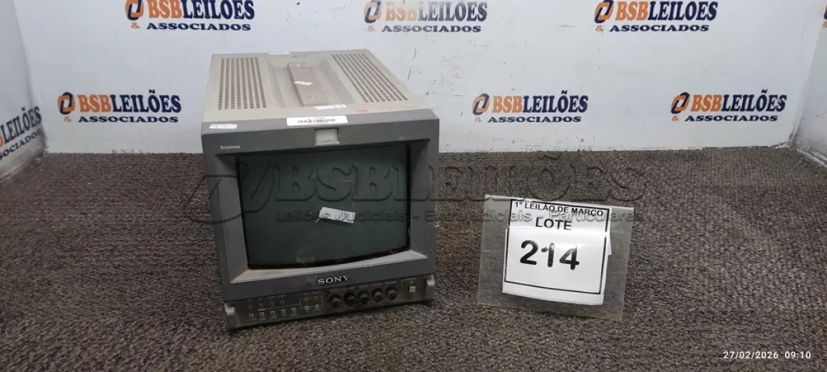 LOTE 214 - 01 MINI TV PORTATIL MARCA TRINITRON MARCA SONY. (NO ESTADO) ATENÇÃO! FAZER A VISITAÇÃO ANTES DE ARREMATAR, NÃO SABEMOS SE FUNCIONA, LEILÃO NÃO TEM GARANTIA E NEM DEVOLUÇÃO, SUJEITO A POSSÍVEIS AVARIAS VISÍVEIS/OCULTAS E/OU AUSÊNCIA DE COMPONENTES.
