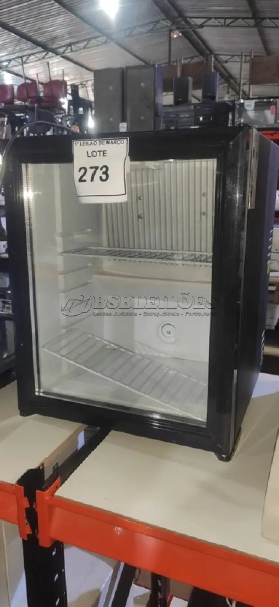 LOTE 273 - 01 FRIGOBAR. (NO ESTADO) ATENÇÃO! FAZER A VISITAÇÃO ANTES DE ARREMATAR, NÃO SABEMOS SE FUNCIONA, LEILÃO NÃO TEM GARANTIA E NEM DEVOLUÇÃO, SUJEITO A POSSÍVEIS AVARIAS VISÍVEIS/OCULTAS E/OU AUSÊNCIA DE COMPONENTES.
