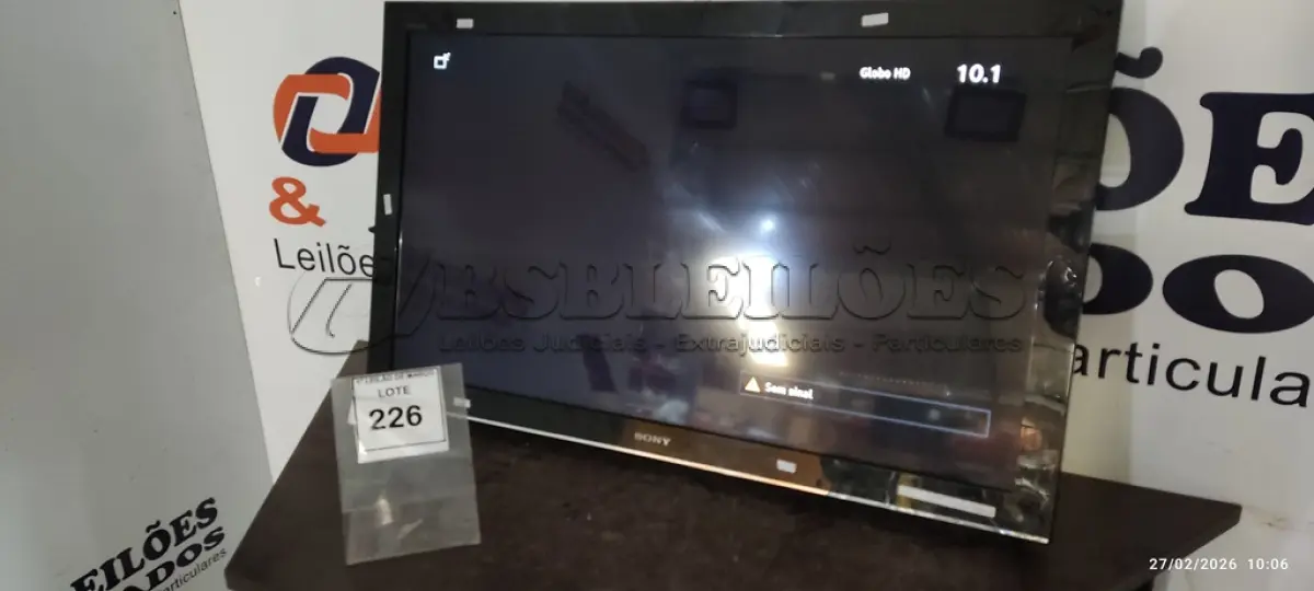LOTE 226 - 01 TV LCD 40’’ MARCA SONY. (NO ESTADO) ATENÇÃO! FAZER A VISITAÇÃO ANTES DE ARREMATAR, NÃO SABEMOS SE FUNCIONA, LEILÃO NÃO TEM GARANTIA E NEM DEVOLUÇÃO, SUJEITO A POSSÍVEIS AVARIAS VISÍVEIS/OCULTAS E/OU AUSÊNCIA DE COMPONENTES.