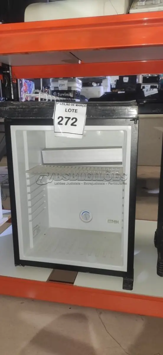 LOTE 272 - 01 FRIGOBAR. (NO ESTADO) ATENÇÃO! FAZER A VISITAÇÃO ANTES DE ARREMATAR, NÃO SABEMOS SE FUNCIONA, LEILÃO NÃO TEM GARANTIA E NEM DEVOLUÇÃO, SUJEITO A POSSÍVEIS AVARIAS VISÍVEIS/OCULTAS E/OU AUSÊNCIA DE COMPONENTES.