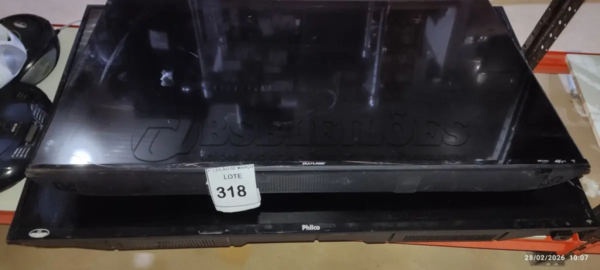 LOTE 318 - 01 TV LCD 50’’ MARCA MULTILASER E 01 TV LCD 55’’ MARCA PHILCO. (NO ESTADO) ATENÇÃO! FAZER A VISITAÇÃO ANTES DE ARREMATAR, NÃO SABEMOS SE FUNCIONA, LEILÃO NÃO TEM GARANTIA E NEM DEVOLUÇÃO, SUJEITO A POSSÍVEIS AVARIAS VISÍVEIS/OCULTAS E/OU AUSÊNCIA DE COMPONENTES.