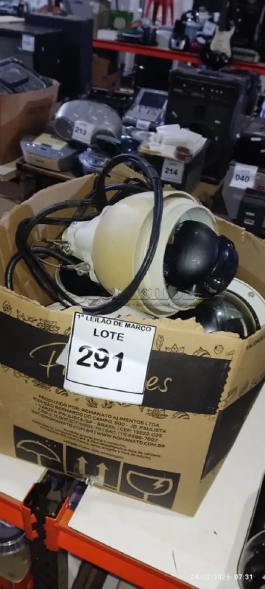 LOTE 291 - 04 CÂMERAS TIPO DOME PARA RETIRA DE PEÇAS. (NO ESTADO) ATENÇÃO! FAZER A VISITAÇÃO ANTES DE ARREMATAR, NÃO SABEMOS SE FUNCIONA, LEILÃO NÃO TEM GARANTIA E NEM DEVOLUÇÃO, SUJEITO A POSSÍVEIS AVARIAS VISÍVEIS/OCULTAS E/OU AUSÊNCIA DE COMPONENTES.
