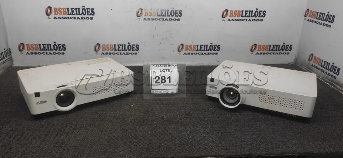 LOTE 281 - 02 PROJETORES MARCA SANYO. (NO ESTADO) ATENÇÃO! FAZER A VISITAÇÃO ANTES DE ARREMATAR, NÃO SABEMOS SE FUNCIONA, LEILÃO NÃO TEM GARANTIA E NEM DEVOLUÇÃO, SUJEITO A POSSÍVEIS AVARIAS VISÍVEIS/OCULTAS E/OU AUSÊNCIA DE COMPONENTES.