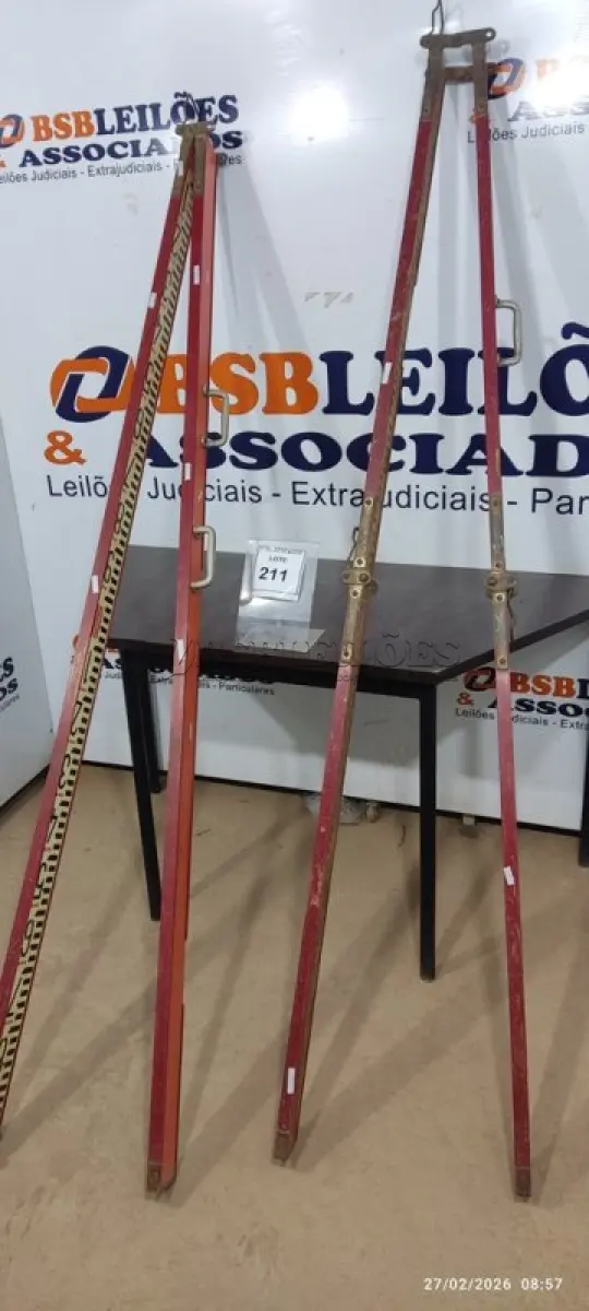 LOTE 211 - 02 MIRAS DE TOPOGRAFIA. (NO ESTADO) ATENÇÃO! FAZER A VISITAÇÃO ANTES DE ARREMATAR, NÃO SABEMOS SE FUNCIONA, LEILÃO NÃO TEM GARANTIA E NEM DEVOLUÇÃO, SUJEITO A POSSÍVEIS AVARIAS VISÍVEIS/OCULTAS E/OU AUSÊNCIA DE COMPONENTES.
