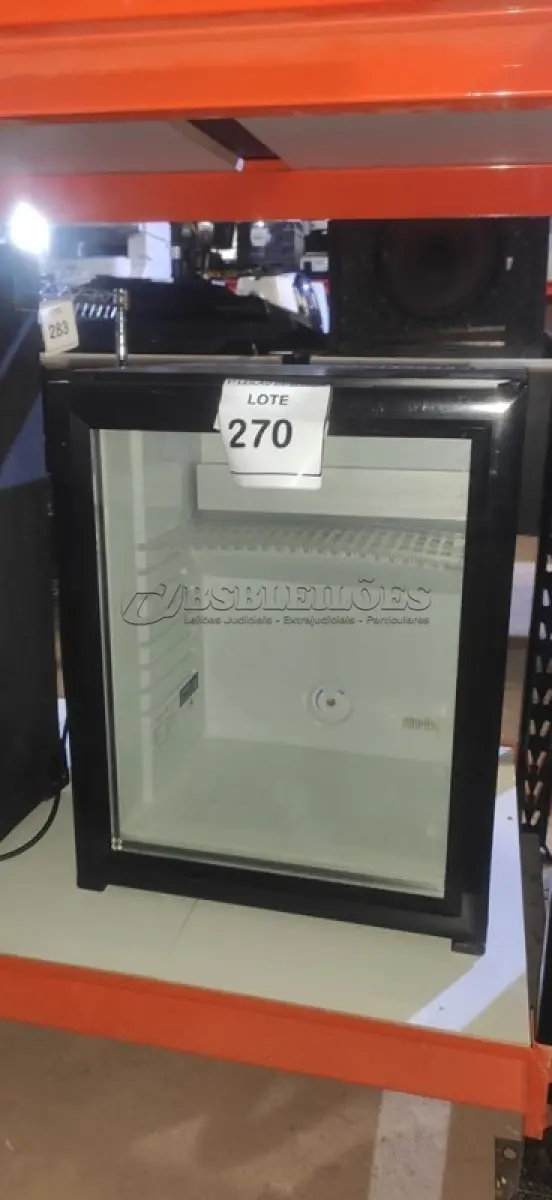 LOTE 270 - 01 FRIGOBAR. (NO ESTADO) ATENÇÃO! FAZER A VISITAÇÃO ANTES DE ARREMATAR, NÃO SABEMOS SE FUNCIONA, LEILÃO NÃO TEM GARANTIA E NEM DEVOLUÇÃO, SUJEITO A POSSÍVEIS AVARIAS VISÍVEIS/OCULTAS E/OU AUSÊNCIA DE COMPONENTES.