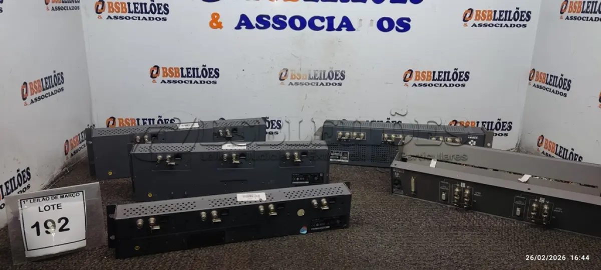 LOTE 192 - 05 MONITORES DE CÂMERAS DE MARCAS E MODELOS DIVERSOS. (NO ESTADO) ATENÇÃO! FAZER A VISITAÇÃO ANTES DE ARREMATAR, NÃO SABEMOS SE FUNCIONA, LEILÃO NÃO TEM GARANTIA E NEM DEVOLUÇÃO, SUJEITO A POSSÍVEIS AVARIAS VISÍVEIS/OCULTAS E/OU AUSÊNCIA DE COMPONENTES.
