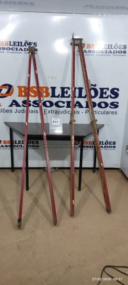 LOTE 211 - 02 MIRAS DE TOPOGRAFIA. (NO ESTADO) ATENÇÃO! FAZER A VISITAÇÃO ANTES DE ARREMATAR, NÃO SABEMOS SE FUNCIONA, LEILÃO NÃO TEM GARANTIA E NEM DEVOLUÇÃO, SUJEITO A POSSÍVEIS AVARIAS VISÍVEIS/OCULTAS E/OU AUSÊNCIA DE COMPONENTES.