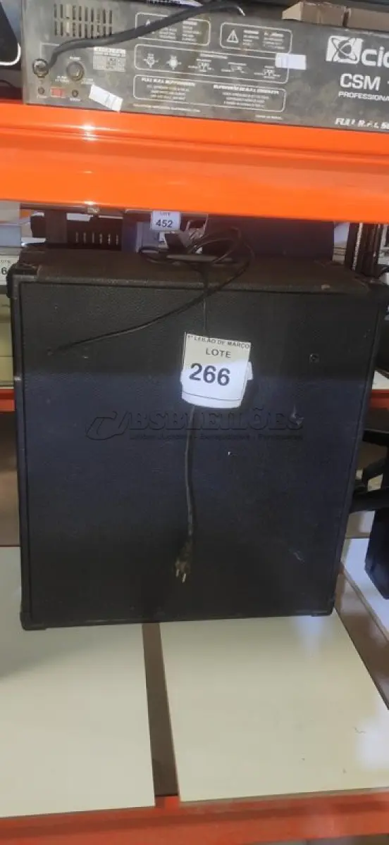LOTE 266 - 01 CAIXA DE SOM AMPLIFICADORA MARCA ONEAL. (NO ESTADO) ATENÇÃO! FAZER A VISITAÇÃO ANTES DE ARREMATAR, NÃO SABEMOS SE FUNCIONA, LEILÃO NÃO TEM GARANTIA E NEM DEVOLUÇÃO, SUJEITO A POSSÍVEIS AVARIAS VISÍVEIS/OCULTAS E/OU AUSÊNCIA DE COMPONENTES.