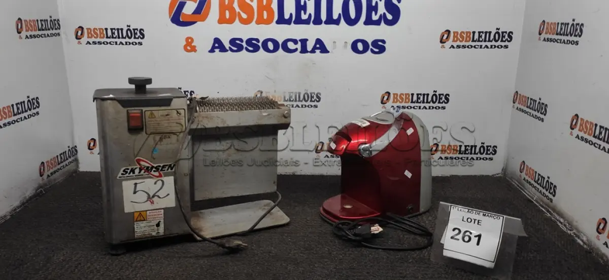 LOTE 261 - 01 MÁQUINA AMACIADORA DE BIFE MARCA SKYMSEN E 01 CAFETEIRA 110V. (NO ESTADO) ATENÇÃO! FAZER A VISITAÇÃO ANTES DE ARREMATAR, NÃO SABEMOS SE FUNCIONA, LEILÃO NÃO TEM GARANTIA E NEM DEVOLUÇÃO, SUJEITO A POSSÍVEIS AVARIAS VISÍVEIS/OCULTAS E/OU AUSÊNCIA DE COMPONENTES.