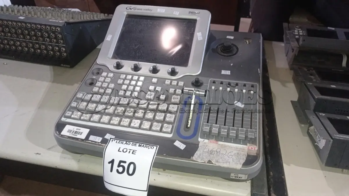 LOTE 150 - 01 CONTROLADORA DE CÂMERAS MODELO INDIGO AV MIXER MARCA GRASS VALLEY. (NO ESTADO) ATENÇÃO! FAZER A VISITAÇÃO ANTES DE ARREMATAR, NÃO SABEMOS SE FUNCIONA, LEILÃO NÃO TEM GARANTIA E NEM DEVOLUÇÃO, SUJEITO A POSSÍVEIS AVARIAS VISÍVEIS/OCULTAS E/OU AUSÊNCIA DE COMPONENTES.