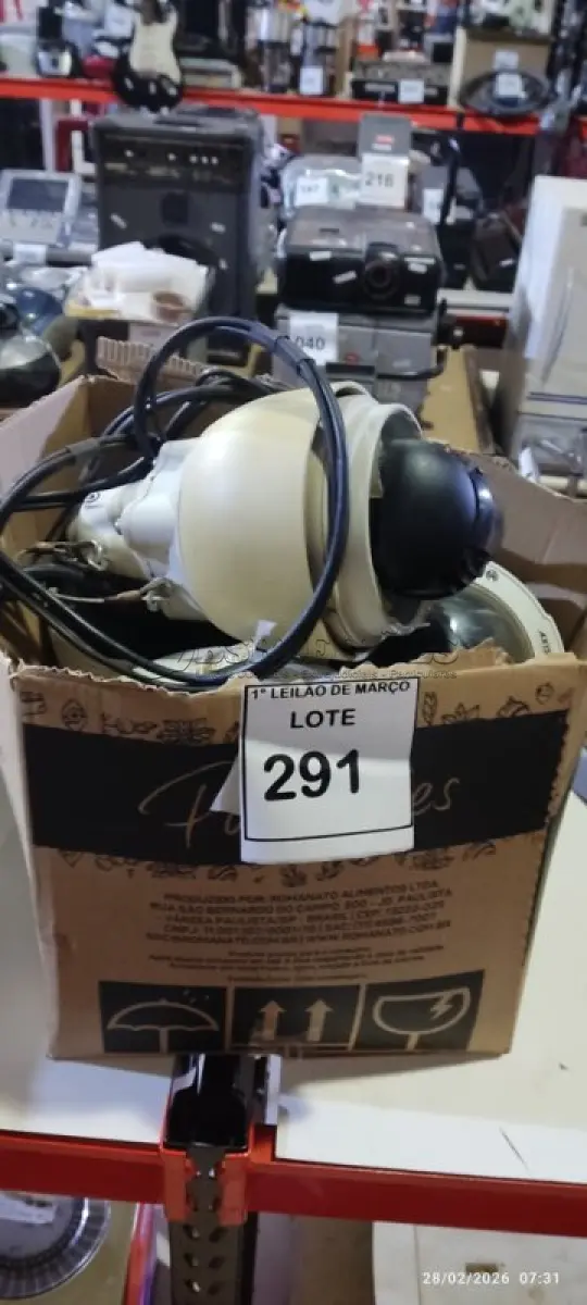 LOTE 291 - 04 CÂMERAS TIPO DOME PARA RETIRA DE PEÇAS. (NO ESTADO) ATENÇÃO! FAZER A VISITAÇÃO ANTES DE ARREMATAR, NÃO SABEMOS SE FUNCIONA, LEILÃO NÃO TEM GARANTIA E NEM DEVOLUÇÃO, SUJEITO A POSSÍVEIS AVARIAS VISÍVEIS/OCULTAS E/OU AUSÊNCIA DE COMPONENTES.