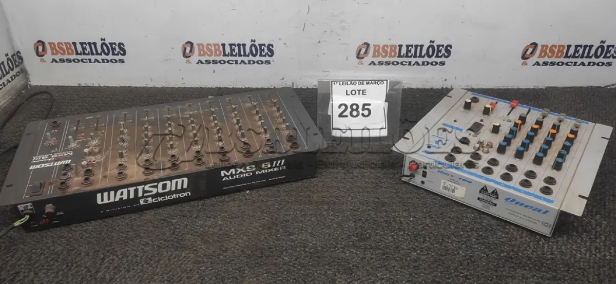 LOTE 285 - 02 MESAS DE SOM MARCA ONEAL E CICLOTRON. (NO ESTADO) ATENÇÃO! FAZER A VISITAÇÃO ANTES DE ARREMATAR, NÃO SABEMOS SE FUNCIONA, LEILÃO NÃO TEM GARANTIA E NEM DEVOLUÇÃO, SUJEITO A POSSÍVEIS AVARIAS VISÍVEIS/OCULTAS E/OU AUSÊNCIA DE COMPONENTES.