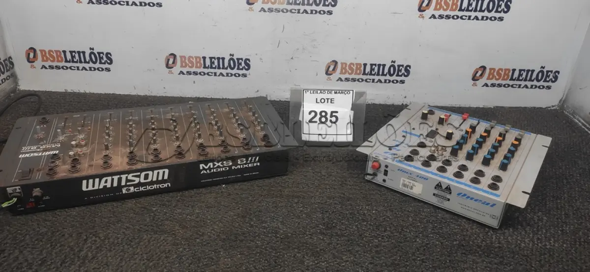 LOTE 285 - 02 MESAS DE SOM MARCA ONEAL E CICLOTRON. (NO ESTADO) ATENÇÃO! FAZER A VISITAÇÃO ANTES DE ARREMATAR, NÃO SABEMOS SE FUNCIONA, LEILÃO NÃO TEM GARANTIA E NEM DEVOLUÇÃO, SUJEITO A POSSÍVEIS AVARIAS VISÍVEIS/OCULTAS E/OU AUSÊNCIA DE COMPONENTES.