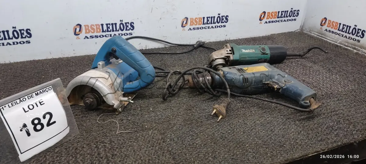 LOTE 182 - 01 PARAFUSADEIRA, 01 ESMERILHADEIRA E 01 SERRA MÁRMORE. (NO ESTADO) ATENÇÃO! FAZER A VISITAÇÃO ANTES DE ARREMATAR, NÃO SABEMOS SE FUNCIONA, LEILÃO NÃO TEM GARANTIA E NEM DEVOLUÇÃO, SUJEITO A POSSÍVEIS AVARIAS VISÍVEIS/OCULTAS E/OU AUSÊNCIA DE COMPONENTES.