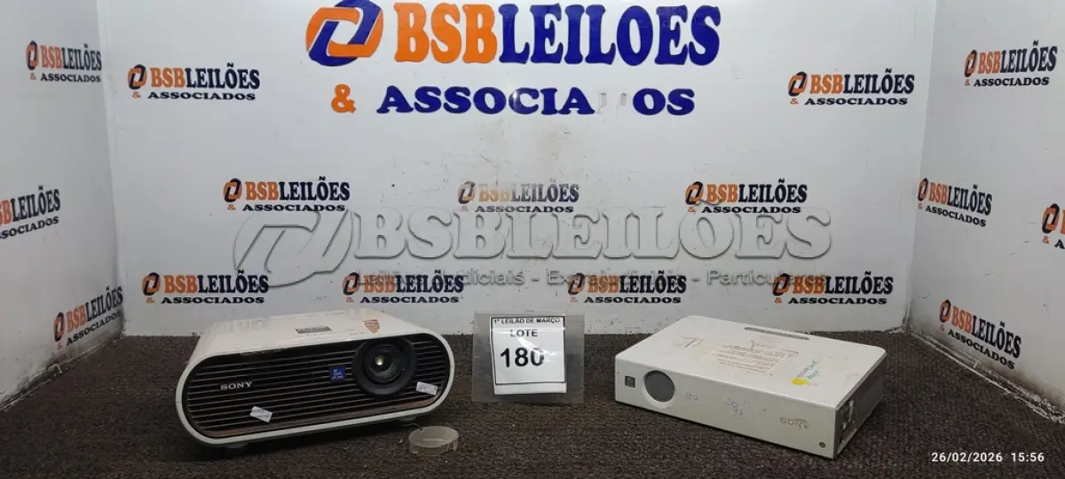 LOTE 180 - 02 PROJETORES MARCA SONY. (NO ESTADO) ATENÇÃO! FAZER A VISITAÇÃO ANTES DE ARREMATAR, NÃO SABEMOS SE FUNCIONA, LEILÃO NÃO TEM GARANTIA E NEM DEVOLUÇÃO, SUJEITO A POSSÍVEIS AVARIAS VISÍVEIS/OCULTAS E/OU AUSÊNCIA DE COMPONENTES.