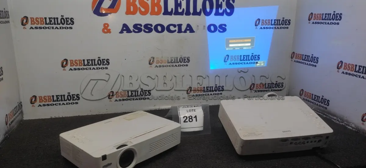 LOTE 281 - 02 PROJETORES MARCA SANYO. (NO ESTADO) ATENÇÃO! FAZER A VISITAÇÃO ANTES DE ARREMATAR, NÃO SABEMOS SE FUNCIONA, LEILÃO NÃO TEM GARANTIA E NEM DEVOLUÇÃO, SUJEITO A POSSÍVEIS AVARIAS VISÍVEIS/OCULTAS E/OU AUSÊNCIA DE COMPONENTES.
