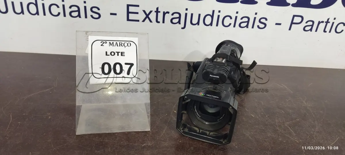 LOTE 007 - 01 FILMADORA MODELO AG-DVC80 MARCA PANSONIC. (NO ESTADO) ATENÇÃO! FAZER A VISITAÇÃO ANTES DE ARREMATAR, NÃO SABEMOS SE FUNCIONA, LEILÃO NÃO TEM GARANTIA E NEM DEVOLUÇÃO, SUJEITO A POSSÍVEIS AVARIAS VISÍVEIS/OCULTAS E/OU AUSÊNCIA DE COMPONENTES.