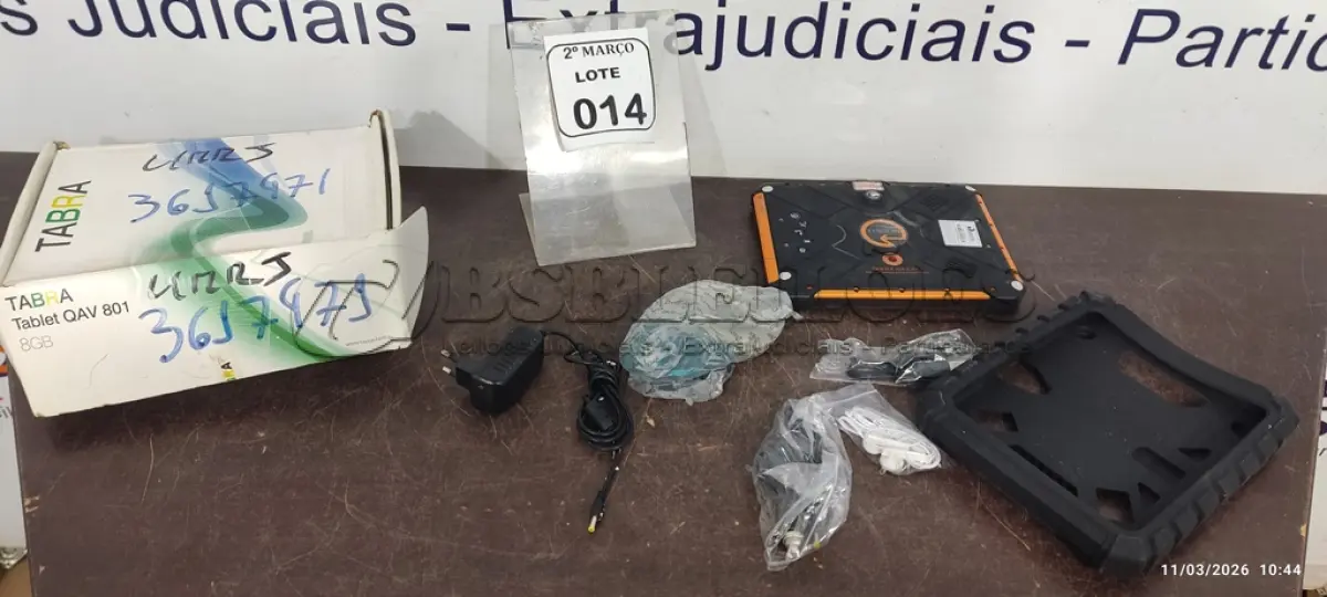 LOTE 014 - 01 TABLET MODELO QAV 801 8GB MARCA TABRA. (NO ESTADO) ATENÇÃO! FAZER A VISITAÇÃO ANTES DE ARREMATAR, NÃO SABEMOS SE FUNCIONA, LEILÃO NÃO TEM GARANTIA E NEM DEVOLUÇÃO, SUJEITO A POSSÍVEIS AVARIAS VISÍVEIS/OCULTAS E/OU AUSÊNCIA DE COMPONENTES.