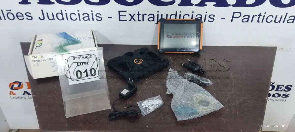 LOTE 010 - 01 TABLET MODELO QAV 801 8GB MARCA TABRA. (NO ESTADO) ATENÇÃO! FAZER A VISITAÇÃO ANTES DE ARREMATAR, NÃO SABEMOS SE FUNCIONA, LEILÃO NÃO TEM GARANTIA E NEM DEVOLUÇÃO, SUJEITO A POSSÍVEIS AVARIAS VISÍVEIS/OCULTAS E/OU AUSÊNCIA DE COMPONENTES.