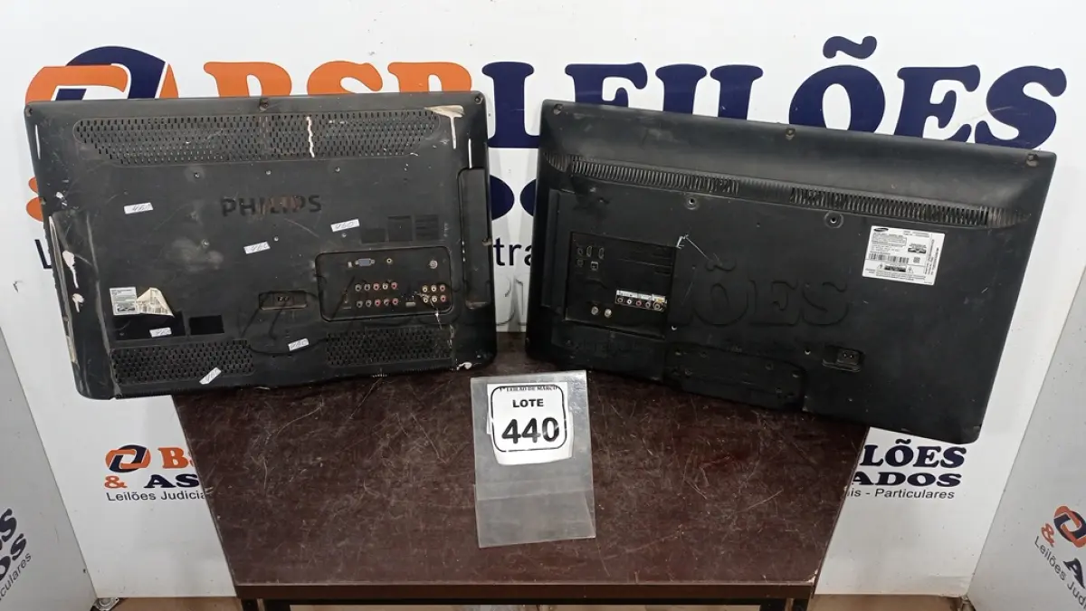 LOTE 440 - 01 TV LCD 26’’ MARCA PHILIPS E 01 TV 32’’ MARCA SAMSUNG. (NO ESTADO) ATENÇÃO! FAZER A VISITAÇÃO ANTES DE ARREMATAR, NÃO SABEMOS SE FUNCIONA, LEILÃO NÃO TEM GARANTIA E NEM DEVOLUÇÃO, SUJEITO A POSSÍVEIS AVARIAS VISÍVEIS/OCULTAS E/OU AUSÊNCIA DE COMPONENTES.