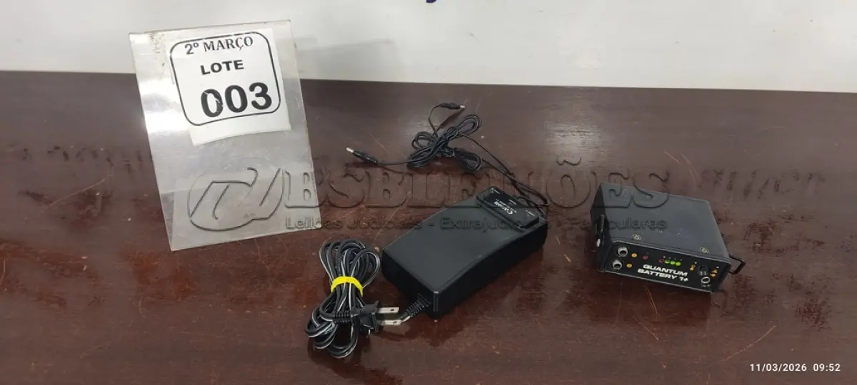 LOTE 003 - 01 BATERIA EXTERNA PORTATIL PARA FLASHES DE CÂMERAS FOTOGRÁFICAS MARCA QUANTUM BATTERY 1+. (NO ESTADO) ATENÇÃO! FAZER A VISITAÇÃO ANTES DE ARREMATAR, NÃO SABEMOS SE FUNCIONA, LEILÃO NÃO TEM GARANTIA E NEM DEVOLUÇÃO, SUJEITO A POSSÍVEIS AVARIAS VISÍVEIS/OCULTAS E/OU AUSÊNCIA DE COMPONENTES.
