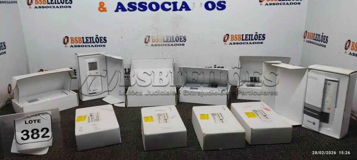 LOTE 382 - 10 CONTROLES DE AR CONDICIONADO MARCA TRANE. (NO ESTADO) ATENÇÃO! FAZER A VISITAÇÃO ANTES DE ARREMATAR, NÃO SABEMOS SE FUNCIONA, LEILÃO NÃO TEM GARANTIA E NEM DEVOLUÇÃO, SUJEITO A POSSÍVEIS AVARIAS VISÍVEIS/OCULTAS E/OU AUSÊNCIA DE COMPONENTES.