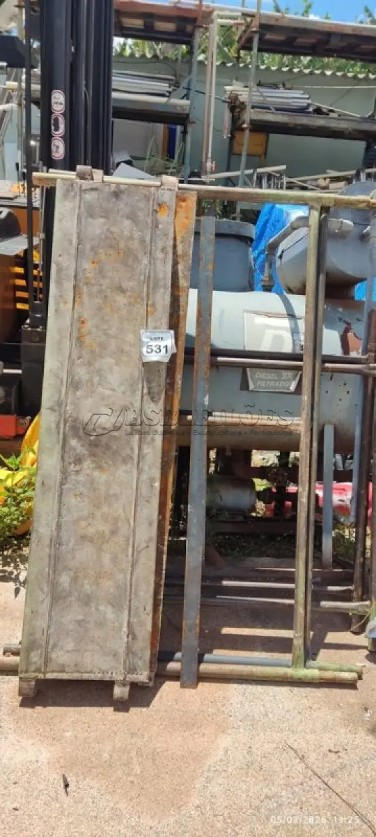 LOTE 531 - 02 PEÇAS DE ANDAIME DE 1X1,5M, 02 PEÇAS DE ANDAIME DE 1X1M E 02 PISOS METÁLICOS DE 1,5M. (NO ESTADO) ATENÇÃO! FAZER A VISITAÇÃO ANTES DE ARREMATAR, NÃO SABEMOS SE FUNCIONA, LEILÃO NÃO TEM GARANTIA E NEM DEVOLUÇÃO, SUJEITO A POSSÍVEIS AVARIAS VISÍVEIS/OCULTAS E/OU AUSÊNCIA DE COMPONENTES.