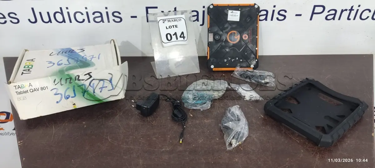LOTE 014 - 01 TABLET MODELO QAV 801 8GB MARCA TABRA. (NO ESTADO) ATENÇÃO! FAZER A VISITAÇÃO ANTES DE ARREMATAR, NÃO SABEMOS SE FUNCIONA, LEILÃO NÃO TEM GARANTIA E NEM DEVOLUÇÃO, SUJEITO A POSSÍVEIS AVARIAS VISÍVEIS/OCULTAS E/OU AUSÊNCIA DE COMPONENTES.