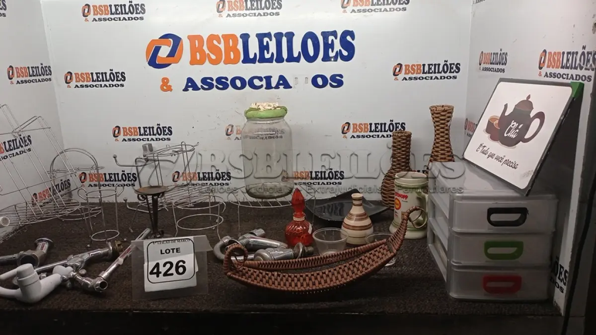 LOTE 426 - 01 LOTE COM TORNEIRAS, VASOS DECORATIVOS, GAVETAS ORGANIZADORAS E UTENSÍLIOS DE COZINHA DIVERSOS. (NO ESTADO) ATENÇÃO! FAZER A VISITAÇÃO ANTES DE ARREMATAR, NÃO SABEMOS SE FUNCIONA, LEILÃO NÃO TEM GARANTIA E NEM DEVOLUÇÃO, SUJEITO A POSSÍVEIS AVARIAS VISÍVEIS/OCULTAS E/OU AUSÊNCIA DE COMPONENTES.
