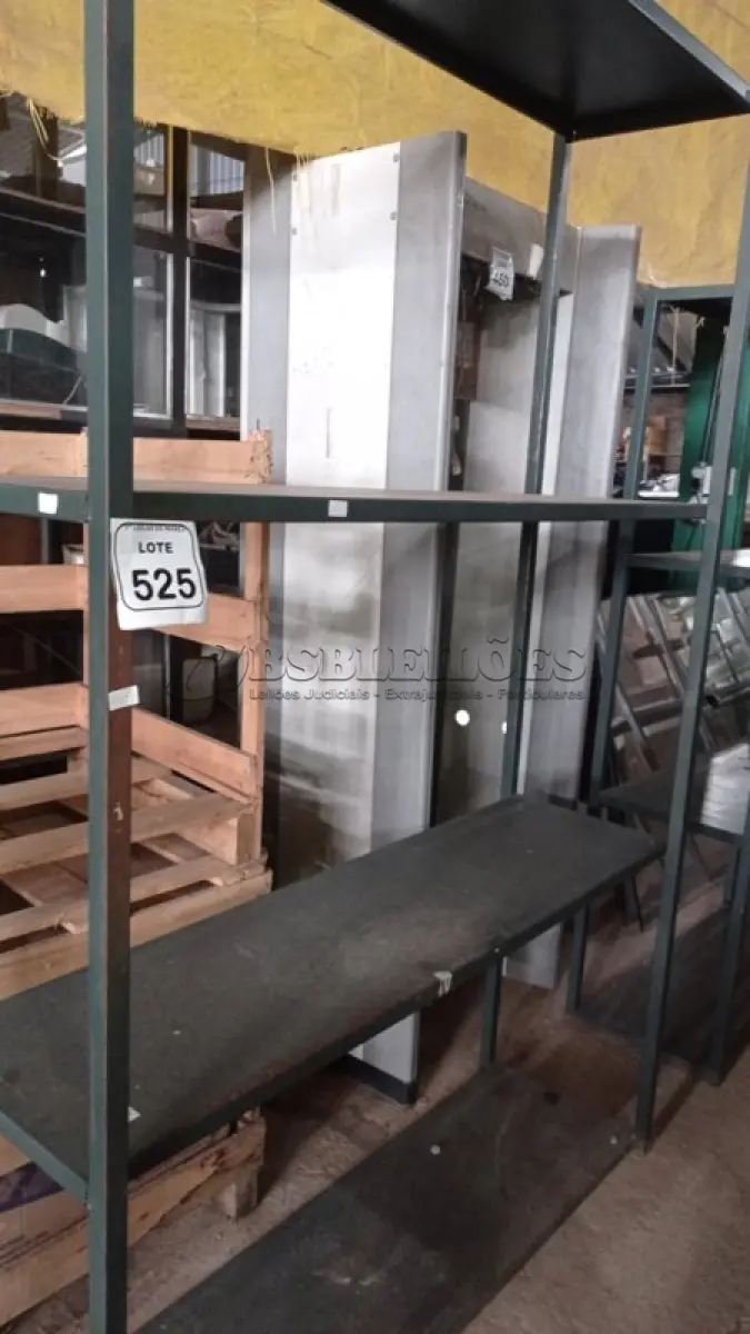 LOTE 525 - 01 ESTANTE DE FERRO DE 1,50X2,26M. (NO ESTADO) ATENÇÃO! FAZER A VISITAÇÃO ANTES DE ARREMATAR, NÃO SABEMOS SE FUNCIONA, LEILÃO NÃO TEM GARANTIA E NEM DEVOLUÇÃO, SUJEITO A POSSÍVEIS AVARIAS VISÍVEIS/OCULTAS E/OU AUSÊNCIA DE COMPONENTES.