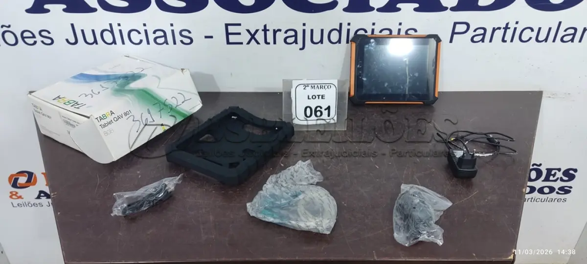 LOTE 061 - 01 TABLET MODELO QAV 801 8GB MARCA TABRA. (NO ESTADO) ATENÇÃO! FAZER A VISITAÇÃO ANTES DE ARREMATAR, NÃO SABEMOS SE FUNCIONA, LEILÃO NÃO TEM GARANTIA E NEM DEVOLUÇÃO, SUJEITO A POSSÍVEIS AVARIAS VISÍVEIS/OCULTAS E/OU AUSÊNCIA DE COMPONENTES.