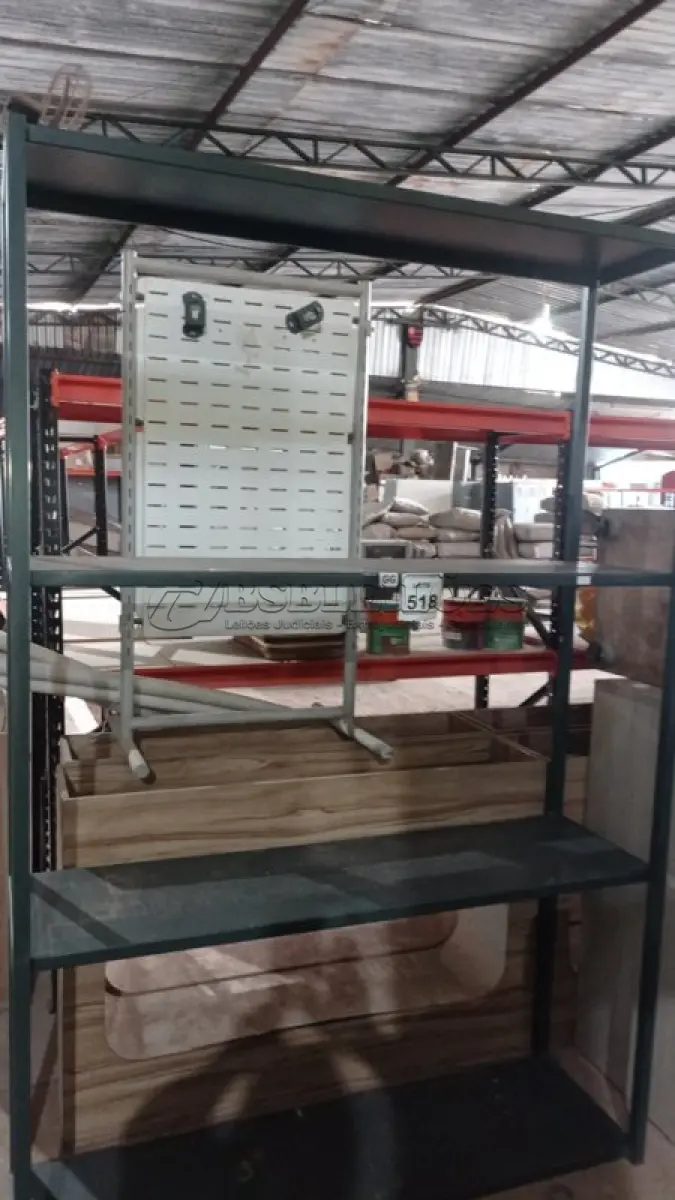 LOTE 518 - 01 ESTANTE DE FERRO DE 1,50X2,25M. (NO ESTADO) ATENÇÃO! FAZER A VISITAÇÃO ANTES DE ARREMATAR, NÃO SABEMOS SE FUNCIONA, LEILÃO NÃO TEM GARANTIA E NEM DEVOLUÇÃO, SUJEITO A POSSÍVEIS AVARIAS VISÍVEIS/OCULTAS E/OU AUSÊNCIA DE COMPONENTES.