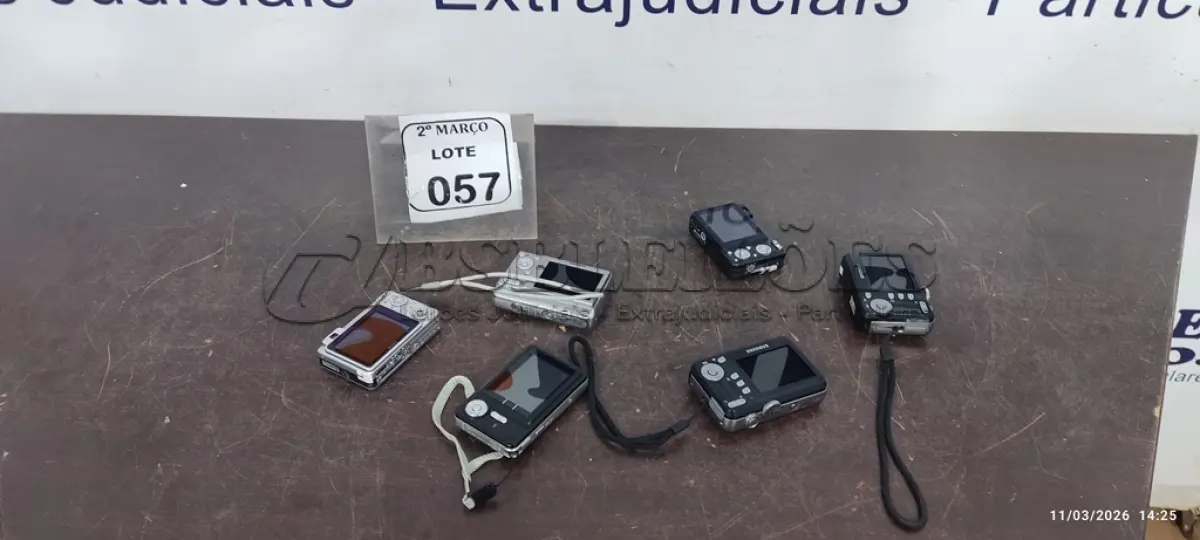 LOTE 057 - 06 CÂMERAS DIGITAIS DE MARCAS E MODELOS DIVERSOS. (NO ESTADO) ATENÇÃO! FAZER A VISITAÇÃO ANTES DE ARREMATAR, NÃO SABEMOS SE FUNCIONA, LEILÃO NÃO TEM GARANTIA E NEM DEVOLUÇÃO, SUJEITO A POSSÍVEIS AVARIAS VISÍVEIS/OCULTAS E/OU AUSÊNCIA DE COMPONENTES.
