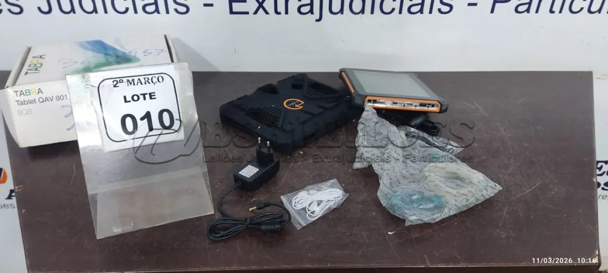 LOTE 010 - 01 TABLET MODELO QAV 801 8GB MARCA TABRA. (NO ESTADO) ATENÇÃO! FAZER A VISITAÇÃO ANTES DE ARREMATAR, NÃO SABEMOS SE FUNCIONA, LEILÃO NÃO TEM GARANTIA E NEM DEVOLUÇÃO, SUJEITO A POSSÍVEIS AVARIAS VISÍVEIS/OCULTAS E/OU AUSÊNCIA DE COMPONENTES.
