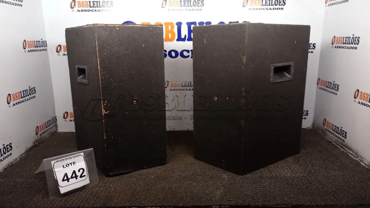 LOTE 442 - 02 CAIXAS DE SOM PASSIVA. (NO ESTADO) ATENÇÃO! FAZER A VISITAÇÃO ANTES DE ARREMATAR, NÃO SABEMOS SE FUNCIONA, LEILÃO NÃO TEM GARANTIA E NEM DEVOLUÇÃO, SUJEITO A POSSÍVEIS AVARIAS VISÍVEIS/OCULTAS E/OU AUSÊNCIA DE COMPONENTES.