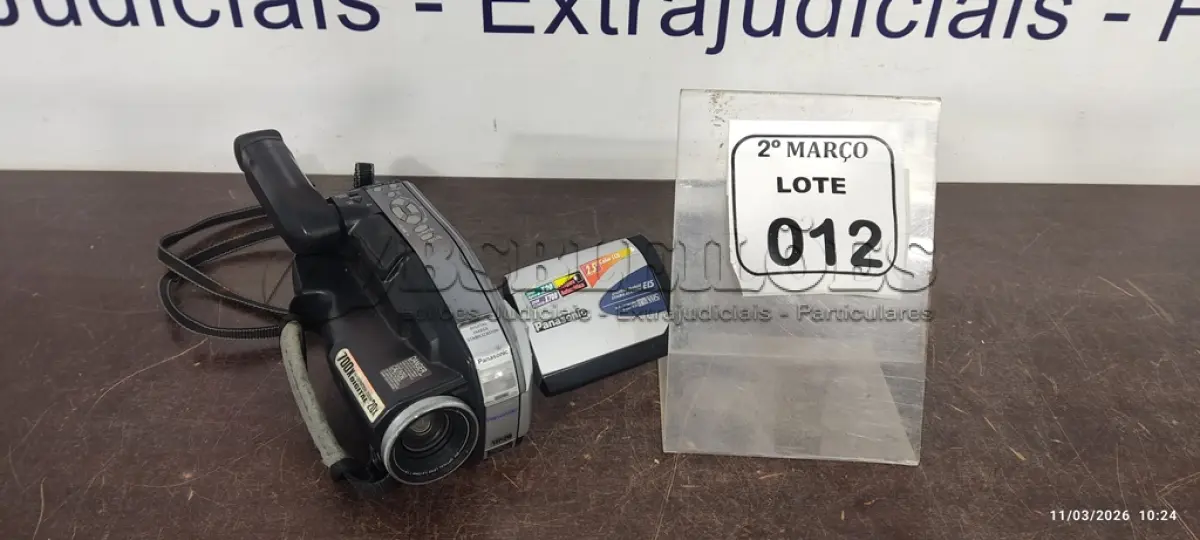 LOTE 012 - 01 FILMADORA MODELO NV-VJ62PN MARCA PANASONIC. (NO ESTADO) ATENÇÃO! FAZER A VISITAÇÃO ANTES DE ARREMATAR, NÃO SABEMOS SE FUNCIONA, LEILÃO NÃO TEM GARANTIA E NEM DEVOLUÇÃO, SUJEITO A POSSÍVEIS AVARIAS VISÍVEIS/OCULTAS E/OU AUSÊNCIA DE COMPONENTES.