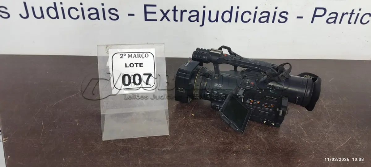 LOTE 007 - 01 FILMADORA MODELO AG-DVC80 MARCA PANSONIC. (NO ESTADO) ATENÇÃO! FAZER A VISITAÇÃO ANTES DE ARREMATAR, NÃO SABEMOS SE FUNCIONA, LEILÃO NÃO TEM GARANTIA E NEM DEVOLUÇÃO, SUJEITO A POSSÍVEIS AVARIAS VISÍVEIS/OCULTAS E/OU AUSÊNCIA DE COMPONENTES.